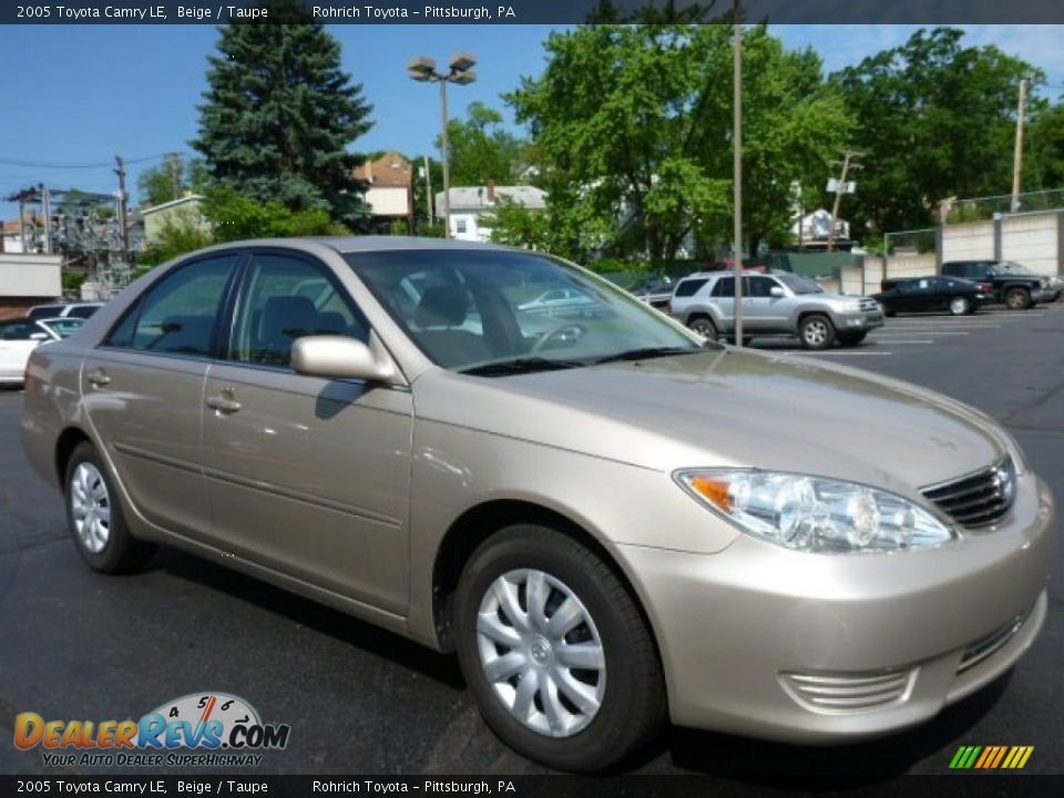 Front 3/4 View of 2005 Toyota Camry LE Photo #1
