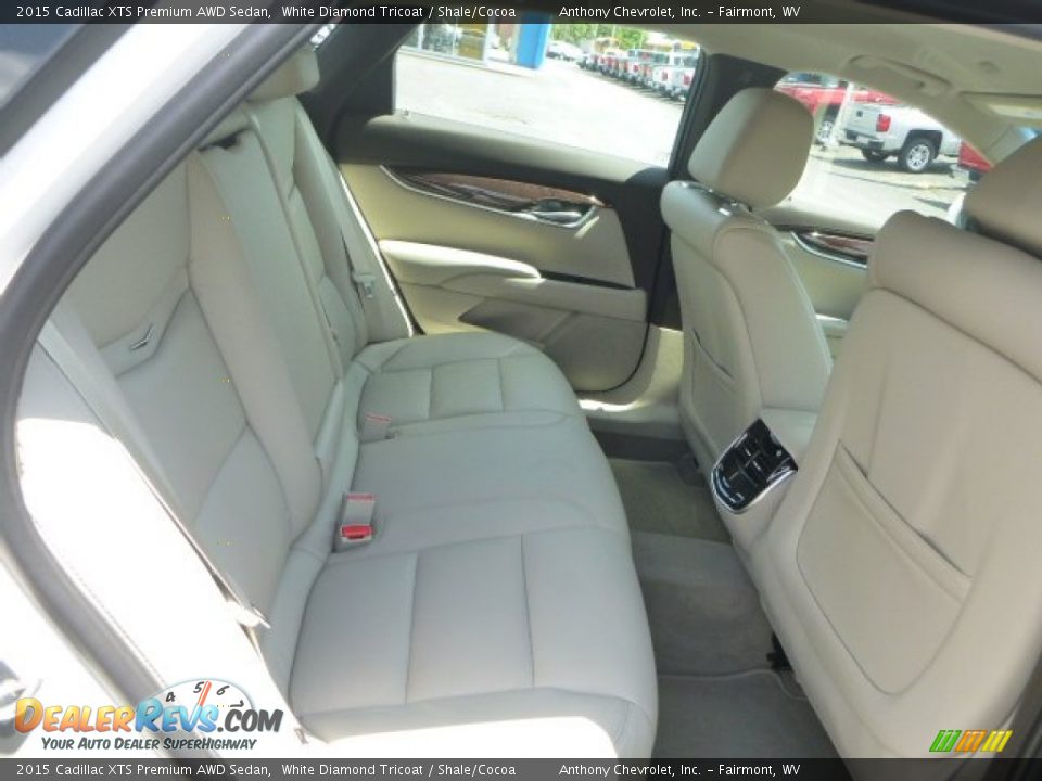 2015 Cadillac XTS Premium AWD Sedan White Diamond Tricoat / Shale/Cocoa Photo #12