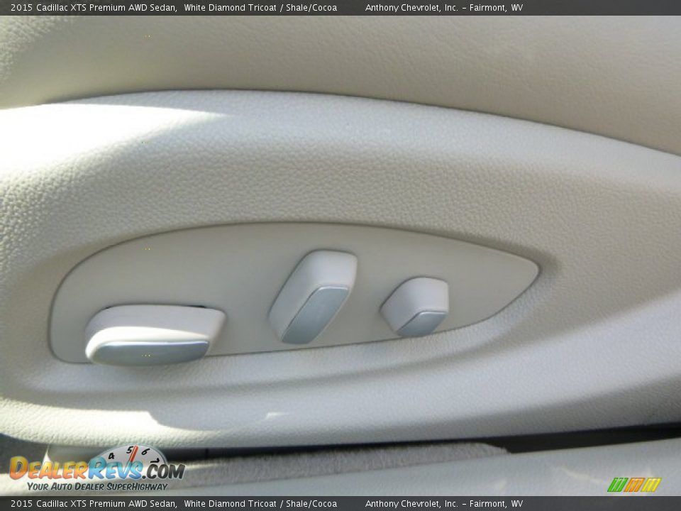 2015 Cadillac XTS Premium AWD Sedan White Diamond Tricoat / Shale/Cocoa Photo #14