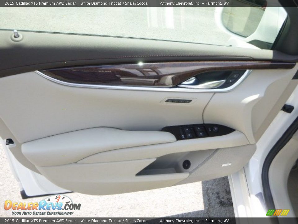 2015 Cadillac XTS Premium AWD Sedan White Diamond Tricoat / Shale/Cocoa Photo #16