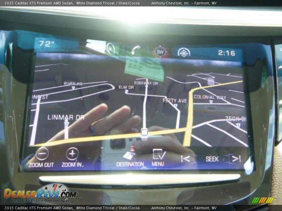 2015 Cadillac XTS Premium AWD Sedan White Diamond Tricoat / Shale/Cocoa Photo #17