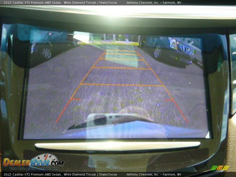 2015 Cadillac XTS Premium AWD Sedan White Diamond Tricoat / Shale/Cocoa Photo #18