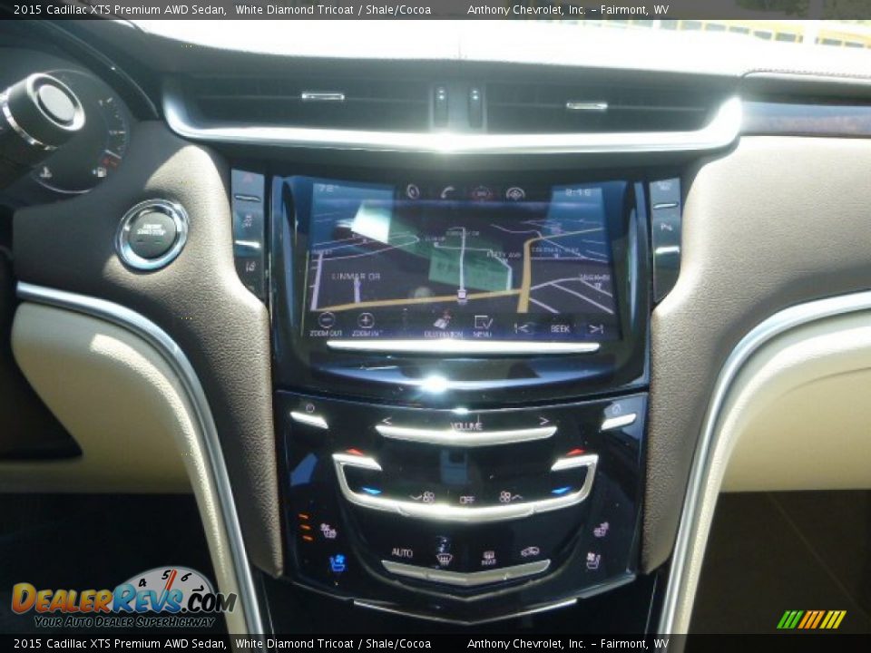 2015 Cadillac XTS Premium AWD Sedan White Diamond Tricoat / Shale/Cocoa Photo #19