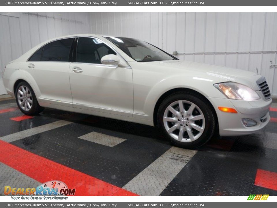 Front 3/4 View of 2007 Mercedes-Benz S 550 Sedan Photo #6