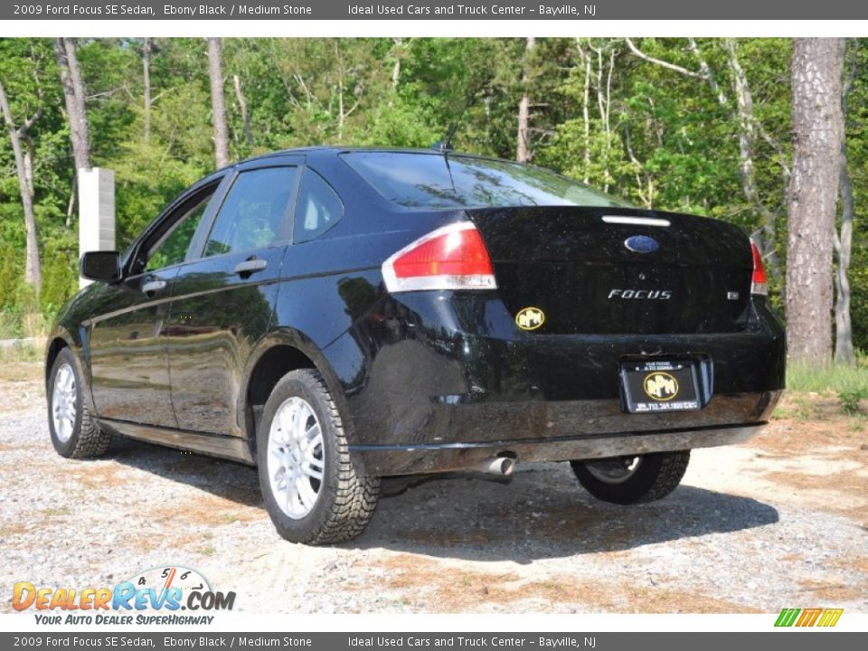 2009 Ford Focus SE Sedan Ebony Black / Medium Stone Photo #4