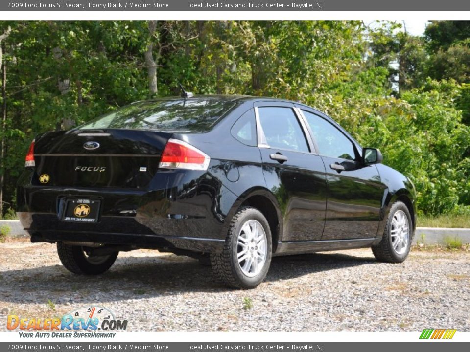 2009 Ford Focus SE Sedan Ebony Black / Medium Stone Photo #7