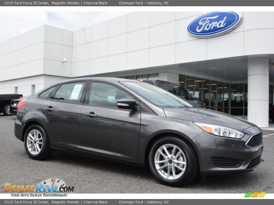 2015 Ford Focus SE Sedan Magnetic Metallic / Charcoal Black Photo #1