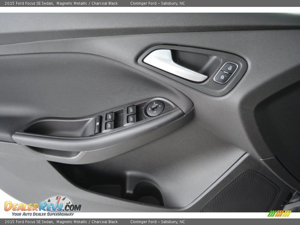 2015 Ford Focus SE Sedan Magnetic Metallic / Charcoal Black Photo #6