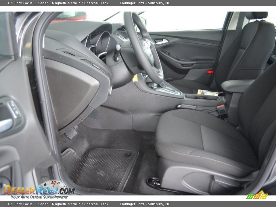 2015 Ford Focus SE Sedan Magnetic Metallic / Charcoal Black Photo #7