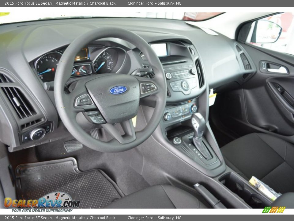 2015 Ford Focus SE Sedan Magnetic Metallic / Charcoal Black Photo #8