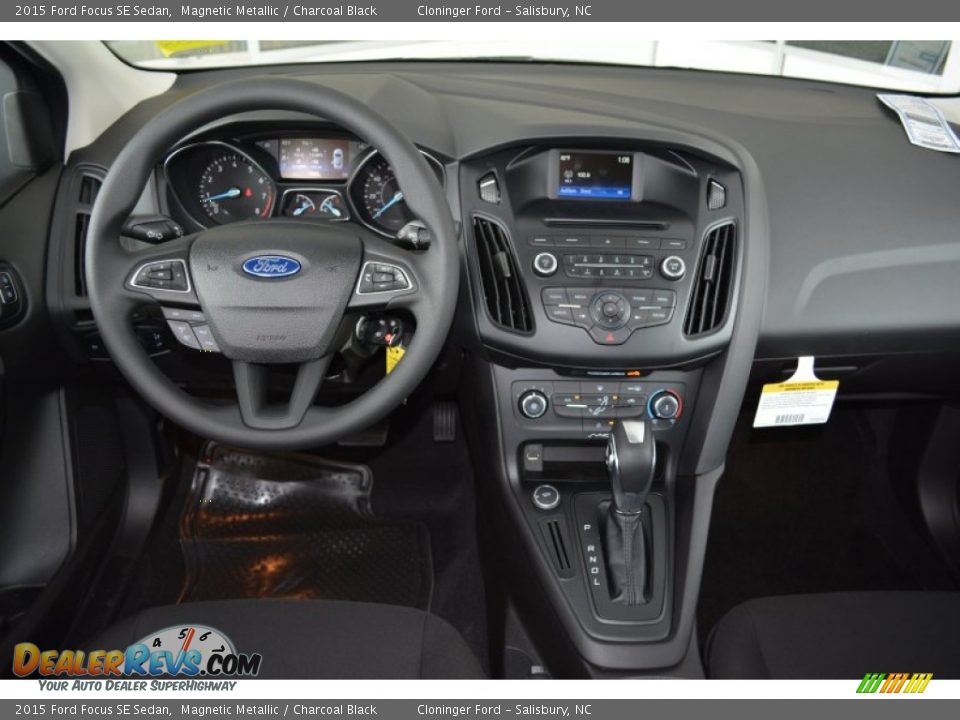 2015 Ford Focus SE Sedan Magnetic Metallic / Charcoal Black Photo #9