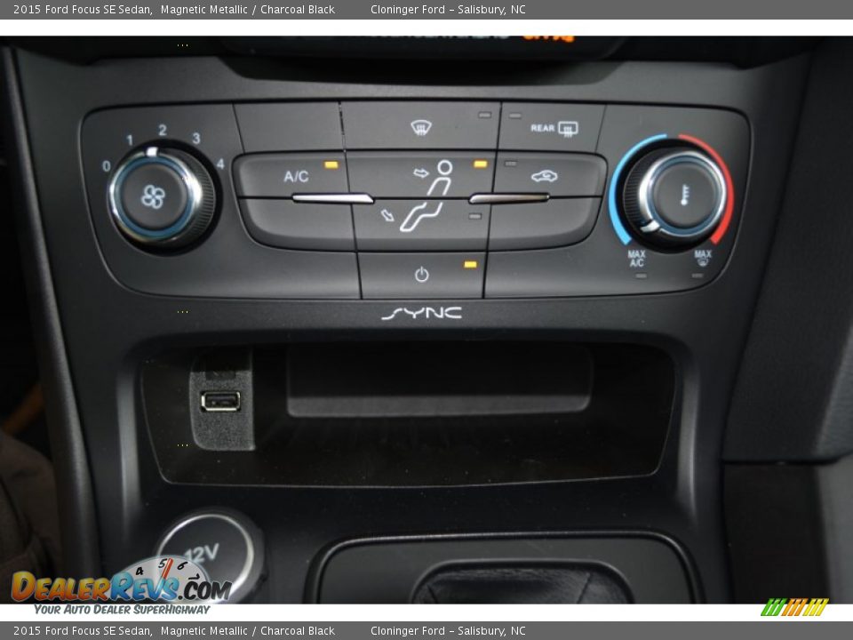 2015 Ford Focus SE Sedan Magnetic Metallic / Charcoal Black Photo #14
