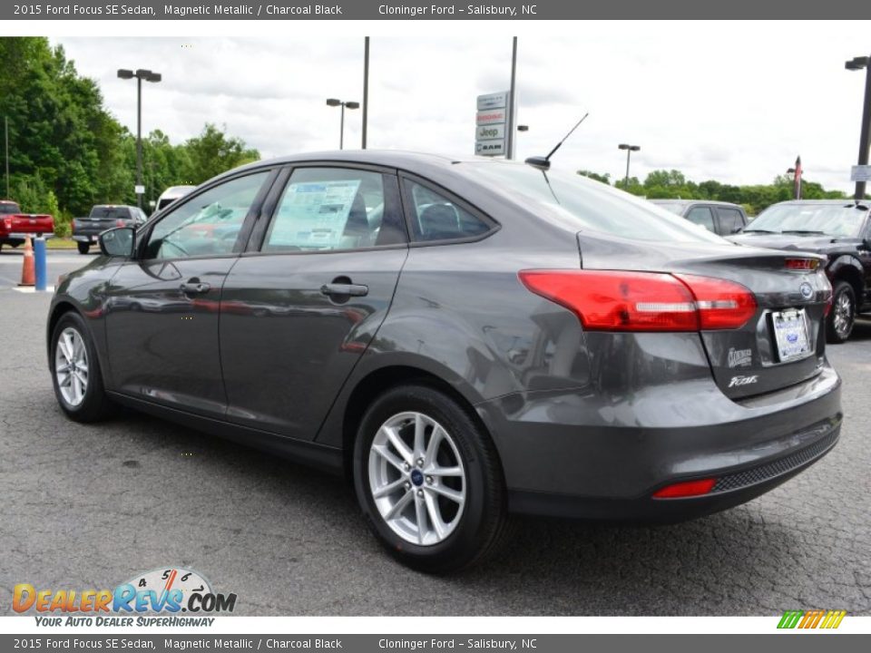 2015 Ford Focus SE Sedan Magnetic Metallic / Charcoal Black Photo #19