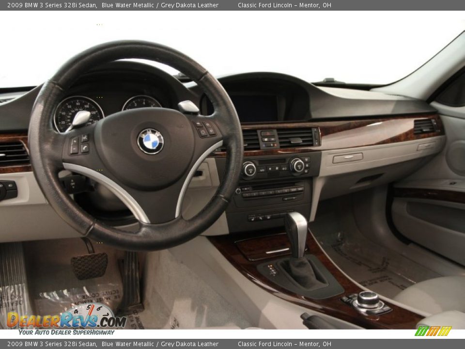 Dashboard of 2009 BMW 3 Series 328i Sedan Photo #6