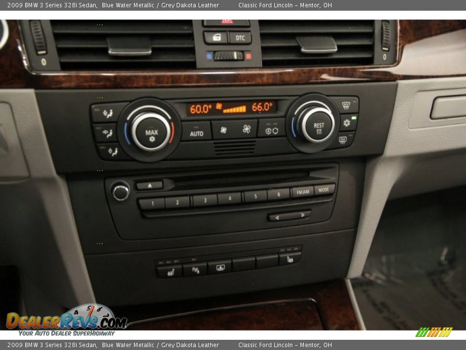 Controls of 2009 BMW 3 Series 328i Sedan Photo #10