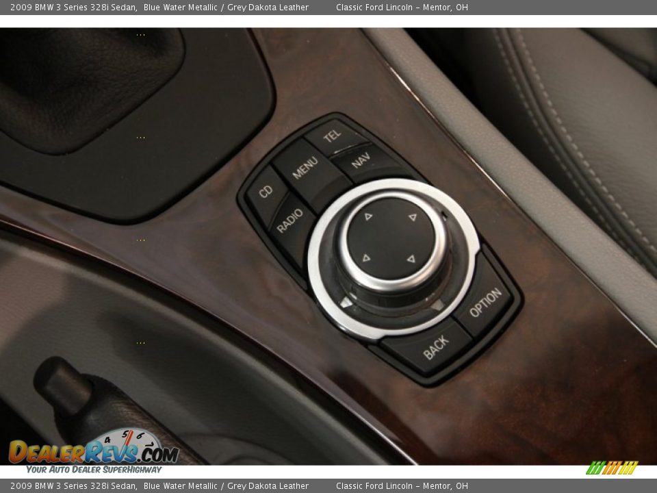 Controls of 2009 BMW 3 Series 328i Sedan Photo #16