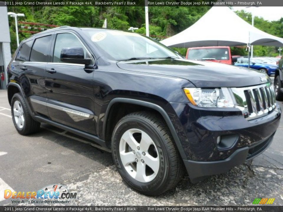 Front 3/4 View of 2011 Jeep Grand Cherokee Laredo X Package 4x4 Photo #6