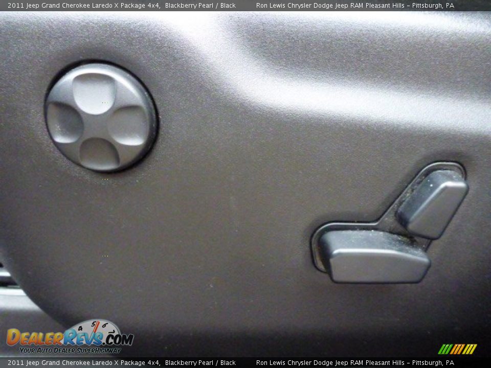 2011 Jeep Grand Cherokee Laredo X Package 4x4 Blackberry Pearl / Black Photo #12