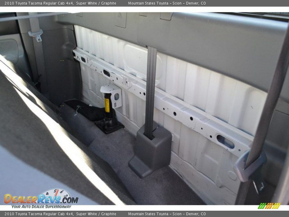 2010 Toyota Tacoma Regular Cab 4x4 Super White / Graphite Photo #8