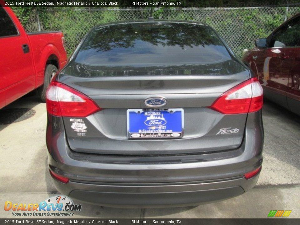 2015 Ford Fiesta SE Sedan Magnetic Metallic / Charcoal Black Photo #10
