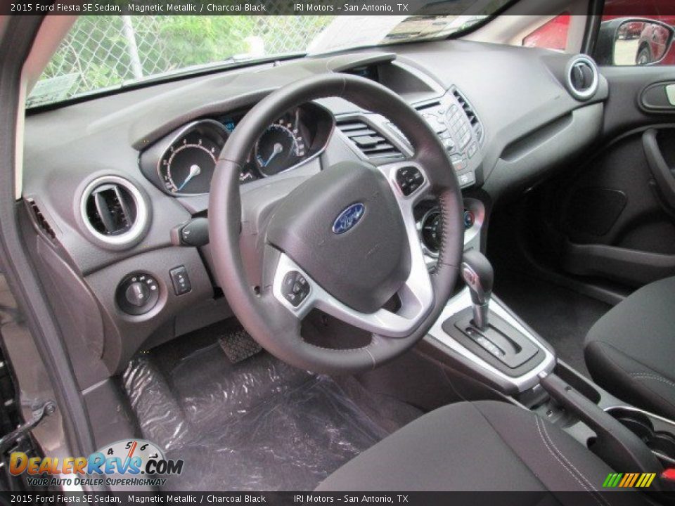 2015 Ford Fiesta SE Sedan Magnetic Metallic / Charcoal Black Photo #17