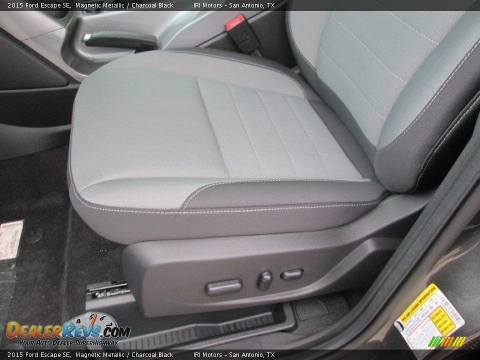 2015 Ford Escape SE Magnetic Metallic / Charcoal Black Photo #17