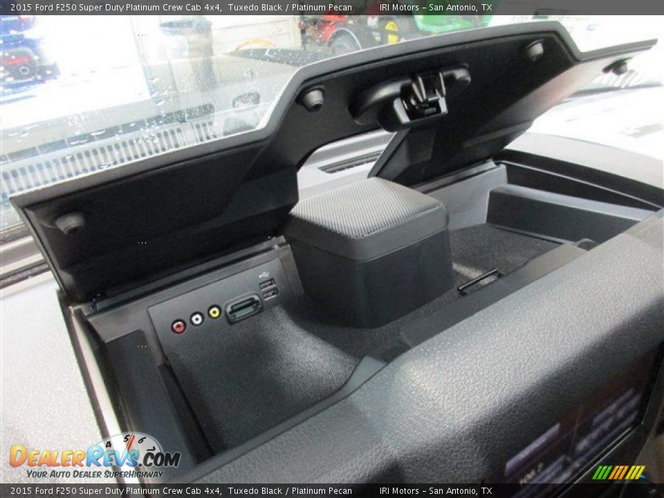 2015 Ford F250 Super Duty Platinum Crew Cab 4x4 Tuxedo Black / Platinum Pecan Photo #25