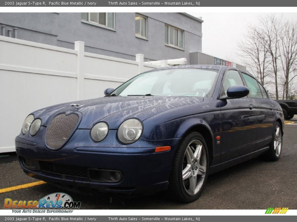Front 3/4 View of 2003 Jaguar S-Type R Photo #7