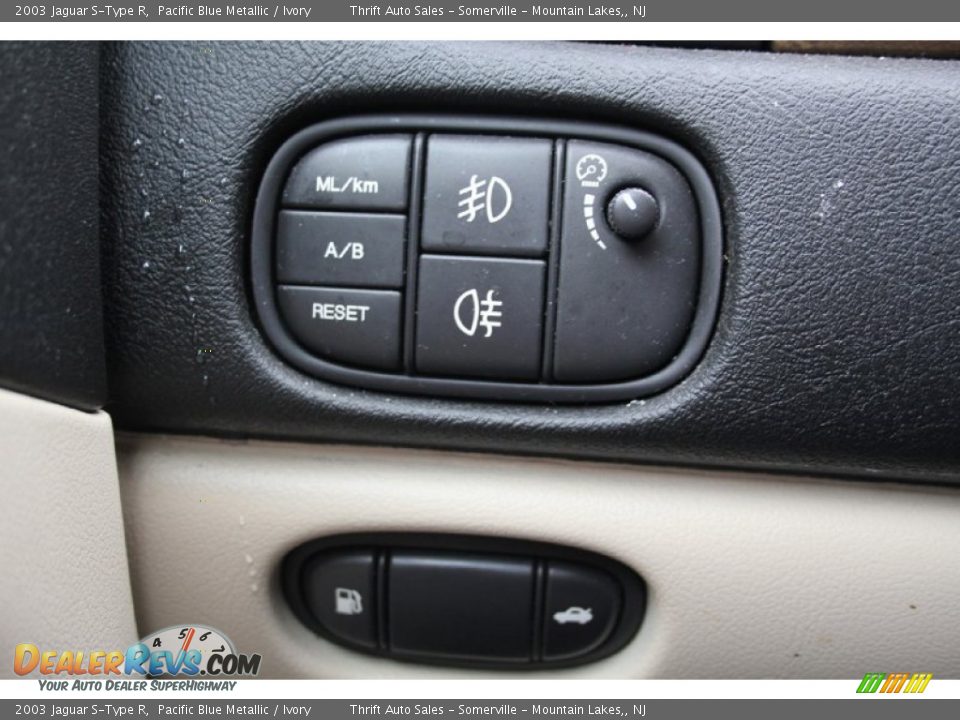 2003 Jaguar S-Type R Pacific Blue Metallic / Ivory Photo #30