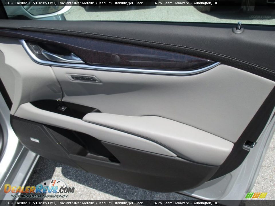 2014 Cadillac XTS Luxury FWD Radiant Silver Metallic / Medium Titanium/Jet Black Photo #20