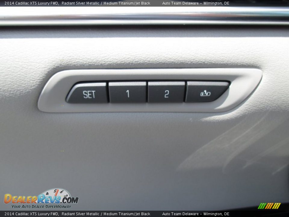 2014 Cadillac XTS Luxury FWD Radiant Silver Metallic / Medium Titanium/Jet Black Photo #24