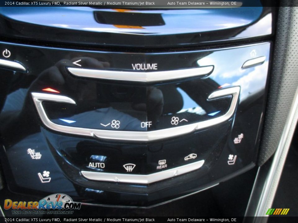 2014 Cadillac XTS Luxury FWD Radiant Silver Metallic / Medium Titanium/Jet Black Photo #31