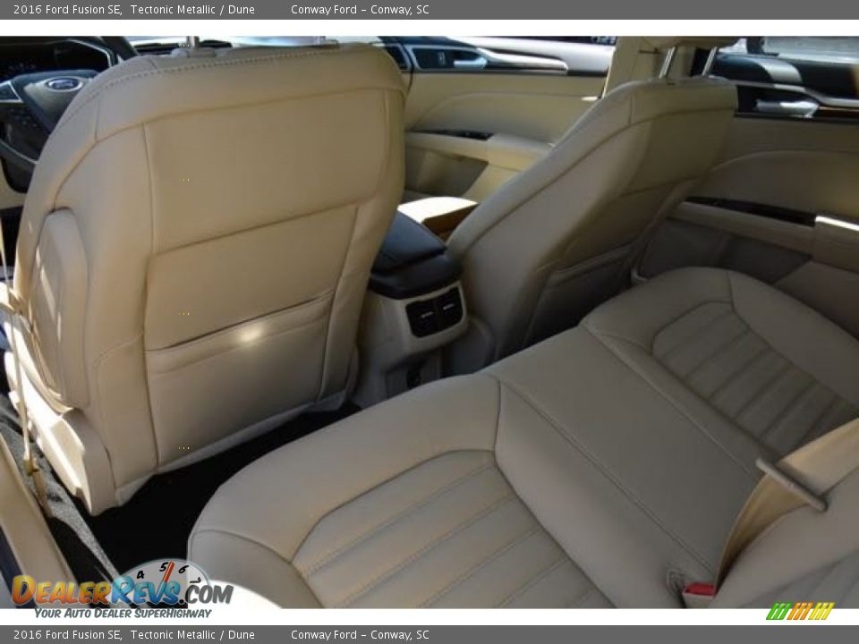 2016 Ford Fusion SE Tectonic Metallic / Dune Photo #12