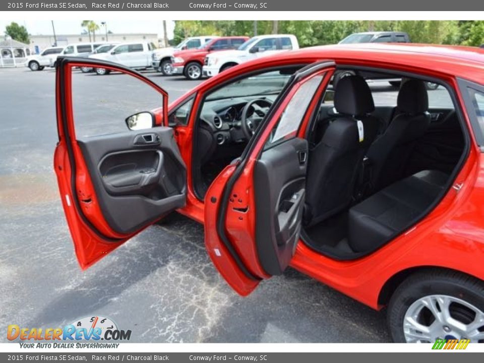 2015 Ford Fiesta SE Sedan Race Red / Charcoal Black Photo #10
