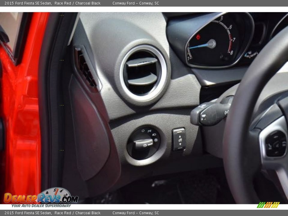 2015 Ford Fiesta SE Sedan Race Red / Charcoal Black Photo #19