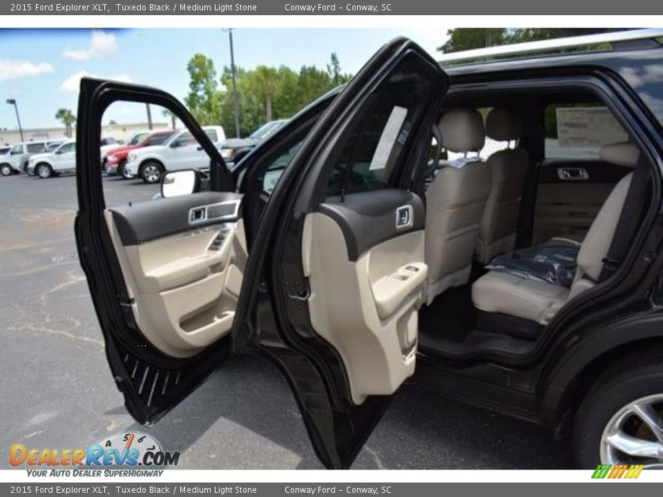 2015 Ford Explorer XLT Tuxedo Black / Medium Light Stone Photo #11