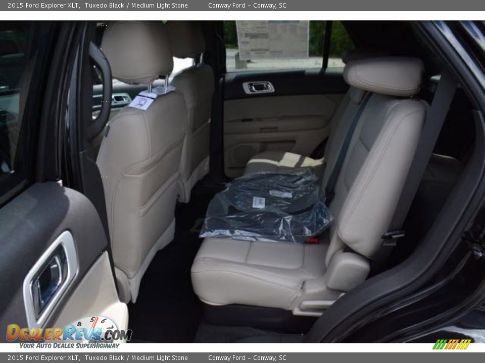 2015 Ford Explorer XLT Tuxedo Black / Medium Light Stone Photo #12