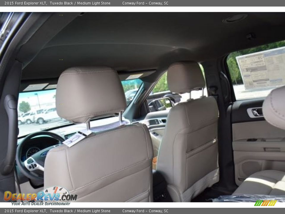 2015 Ford Explorer XLT Tuxedo Black / Medium Light Stone Photo #14