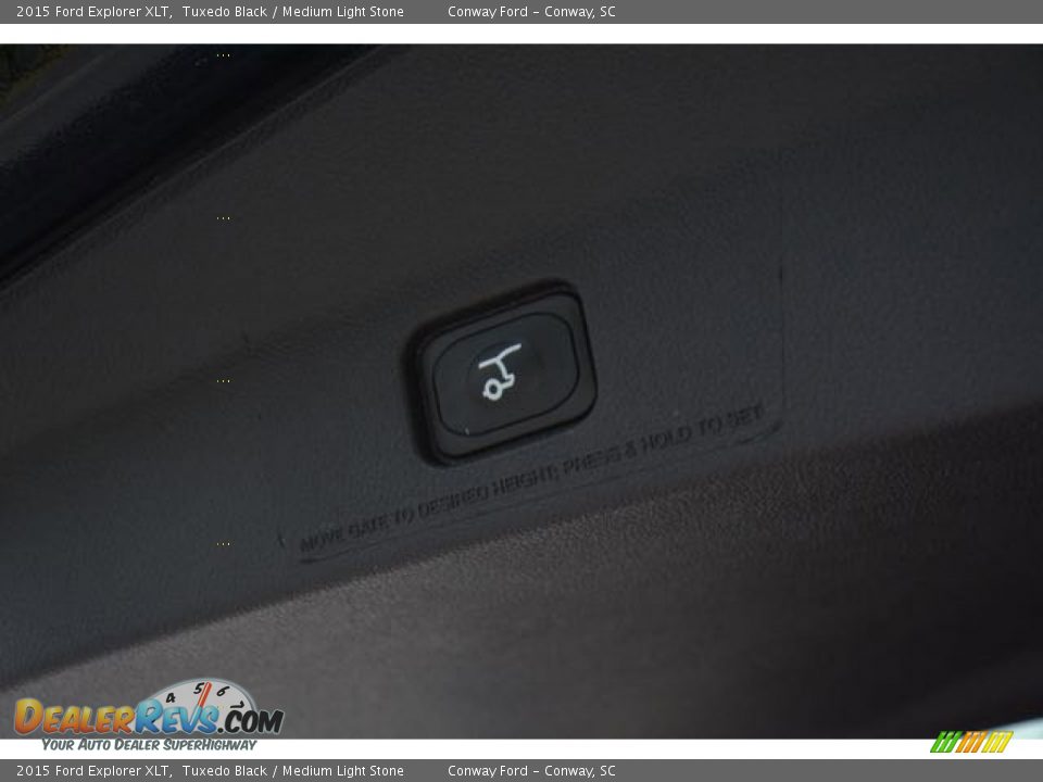 2015 Ford Explorer XLT Tuxedo Black / Medium Light Stone Photo #17
