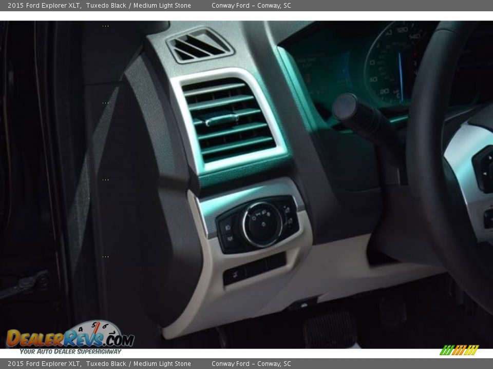 2015 Ford Explorer XLT Tuxedo Black / Medium Light Stone Photo #22