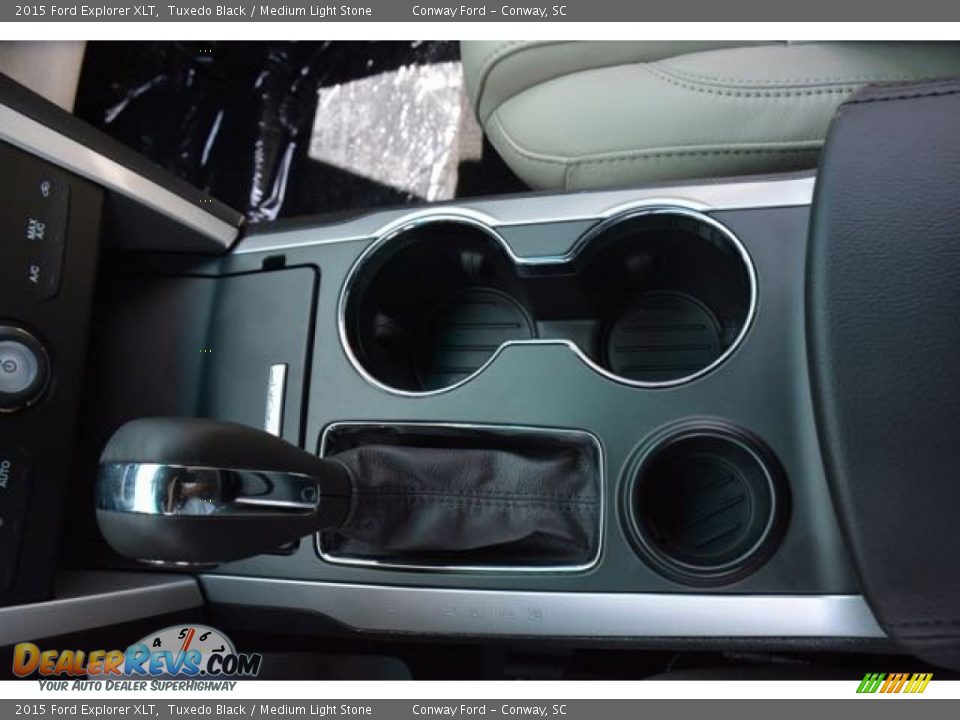 2015 Ford Explorer XLT Tuxedo Black / Medium Light Stone Photo #29
