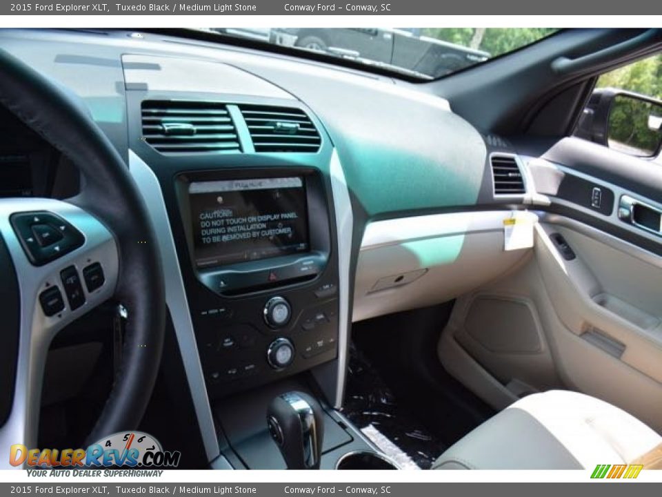 2015 Ford Explorer XLT Tuxedo Black / Medium Light Stone Photo #31