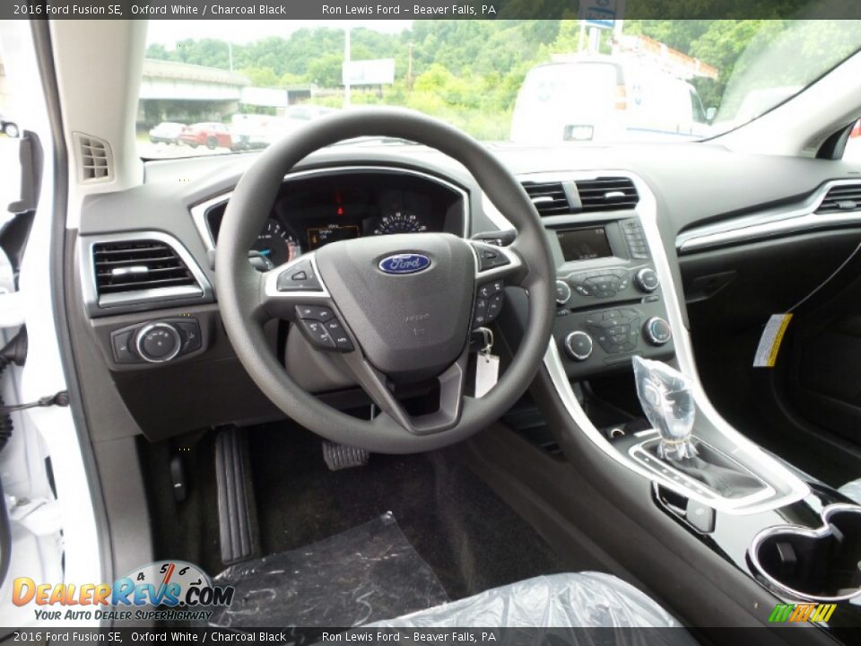 2016 Ford Fusion SE Oxford White / Charcoal Black Photo #11
