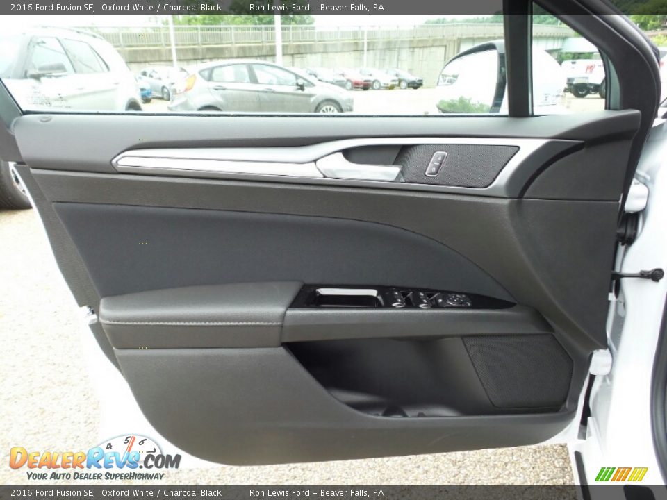 2016 Ford Fusion SE Oxford White / Charcoal Black Photo #12