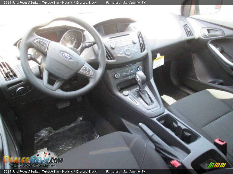 2015 Ford Focus S Sedan Tuxedo Black Metallic / Charcoal Black Photo #16