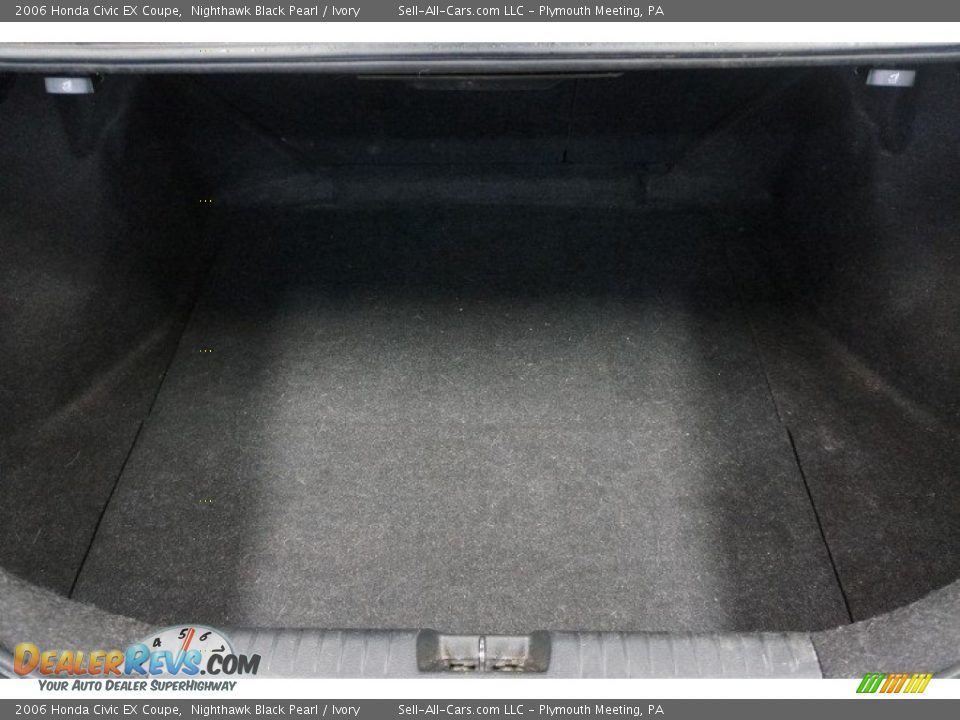 2006 Honda Civic EX Coupe Nighthawk Black Pearl / Ivory Photo #17