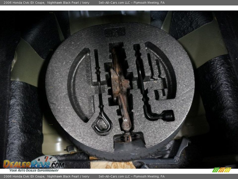 2006 Honda Civic EX Coupe Nighthawk Black Pearl / Ivory Photo #18