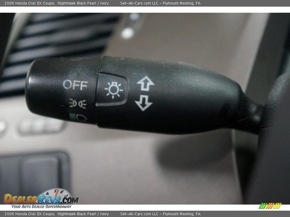 2006 Honda Civic EX Coupe Nighthawk Black Pearl / Ivory Photo #25