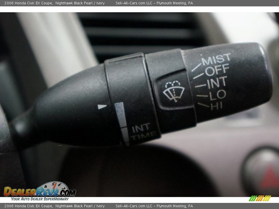 2006 Honda Civic EX Coupe Nighthawk Black Pearl / Ivory Photo #26
