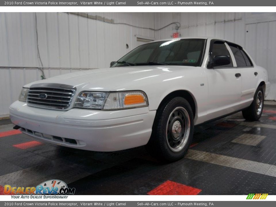 2010 Ford Crown Victoria Police Interceptor Vibrant White / Light Camel Photo #3